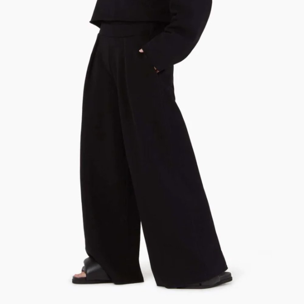 NWOT TKEES raw edge trouser Pants Size 1 Black